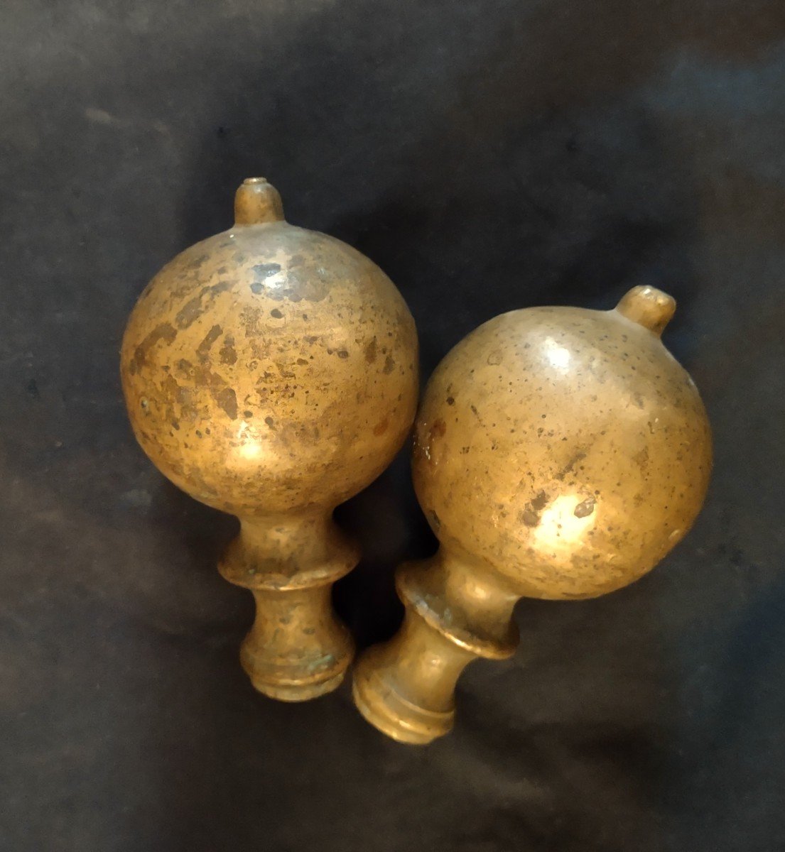 Grande coppia di pomoli in bronzo XVII secolo