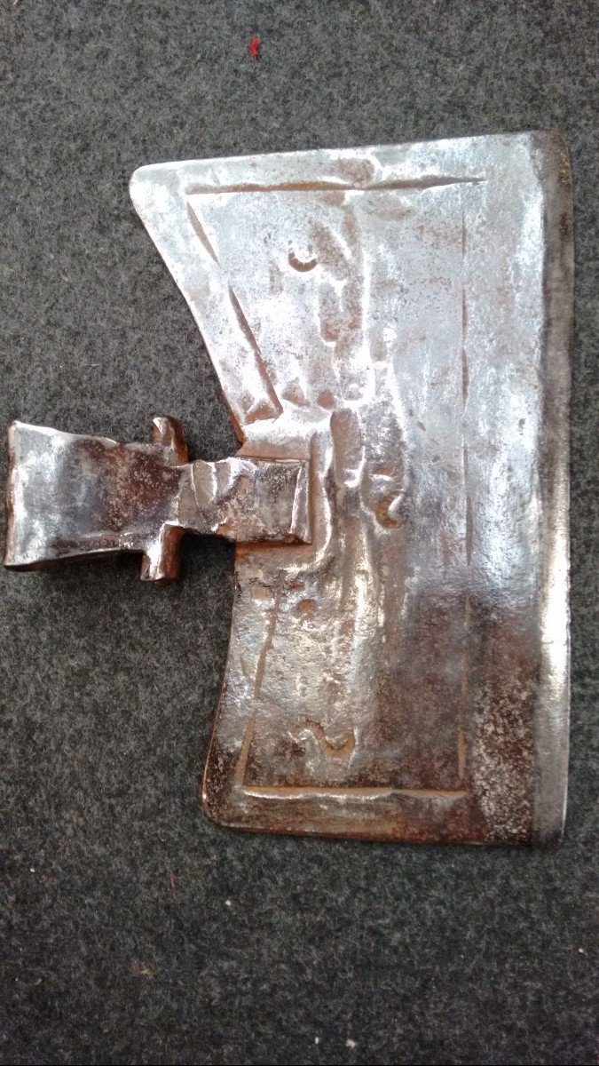 Bell'ascia da carpentiere in ferro forgiato XVII secolo