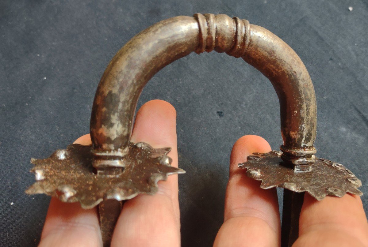 Piccola maniglia in ferro forgiato XVII secolo -photo-1