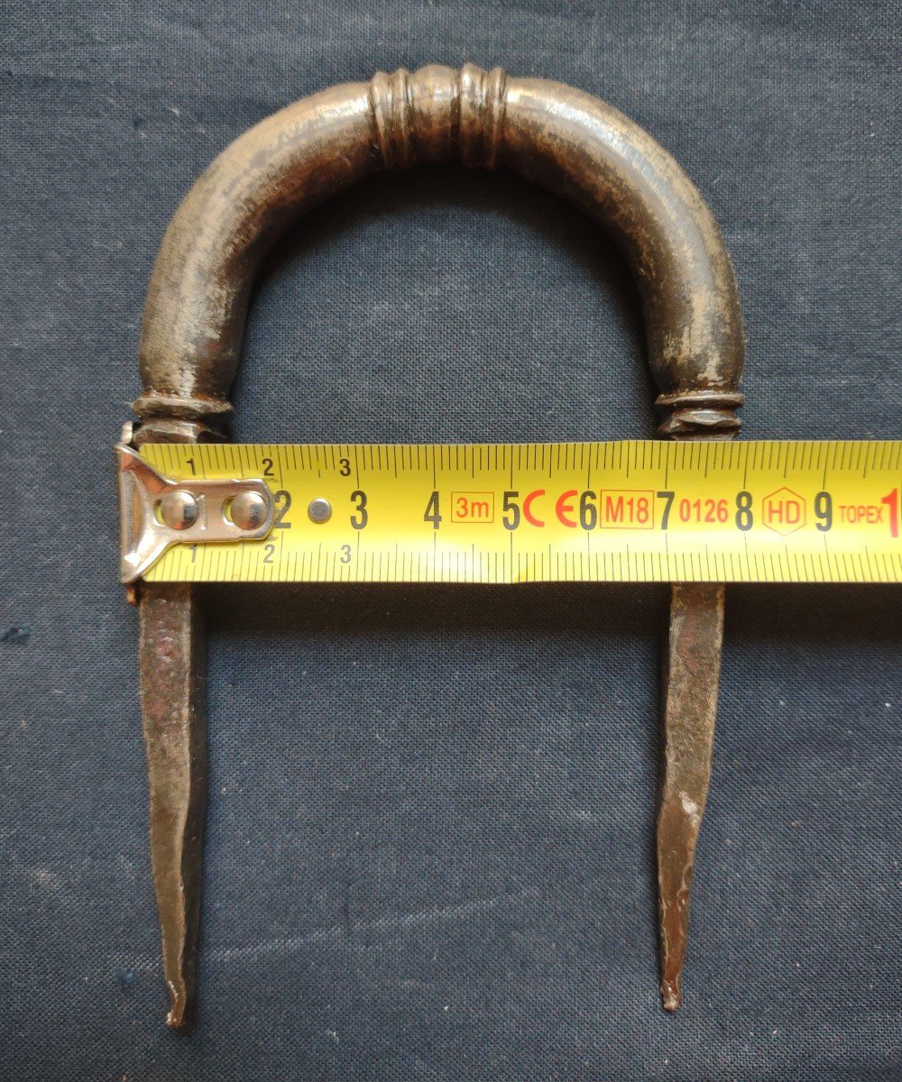 Piccola maniglia in ferro forgiato XVII secolo -photo-2