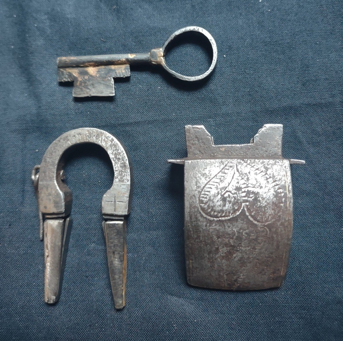 Lucchetto tedesco in ferro forgiato ed inciso XVI secolo-photo-1