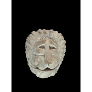 Testa di leone romanica in pietra