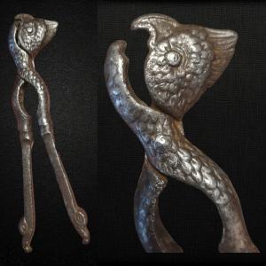 Sciacchianoci zoomorfo in ferro forgiato XIX secolo