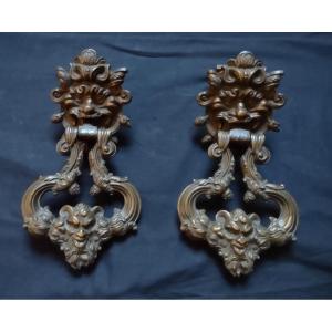Importante coppia di battiporta Luigi  XIV in bronzo