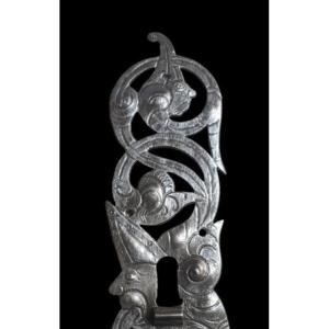 Splendida bocchetta in ferro forgiato, inciso e traforato Alto Adige XVII secolo
