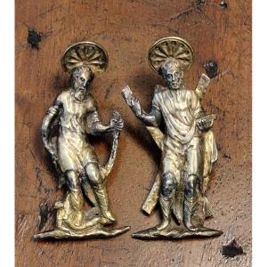 Coppia di rilievi in bronzo dorato rappresentanti apostoli Rinascimento lombardo