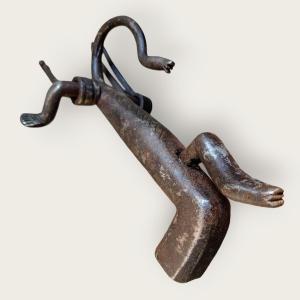 Raro battiporta zoomorfo in ferro forgiato alta epoca
