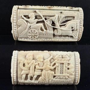 Bella tabacchiera in osso riccamente scolpita XVIII secolo