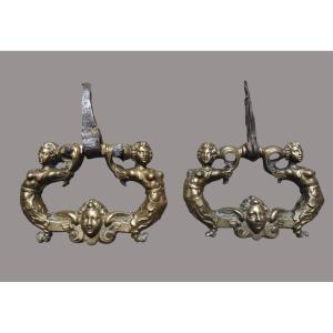 Importante  coppia di maniglie in bronzo XVII secolo