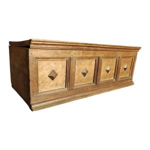 Grande scatola toscana in noce XVIII secolo