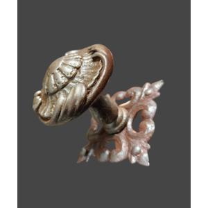 Grosso pomolo di porta in ferro forgiato e scolpito XVIII secolo