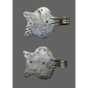 Coppia di cerniere di porta in ferro forgiato inizio XVIII secolo