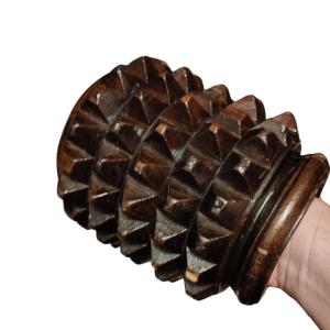 Inusuale bracciale per il gioco del pallone fine XIX secolo