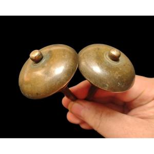 Bella coppia di pomoli in bronzo fine XVII secolo 