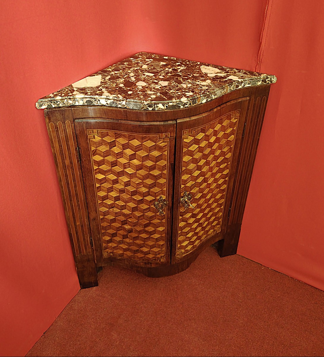 Angolare intarsiato piano in marmo