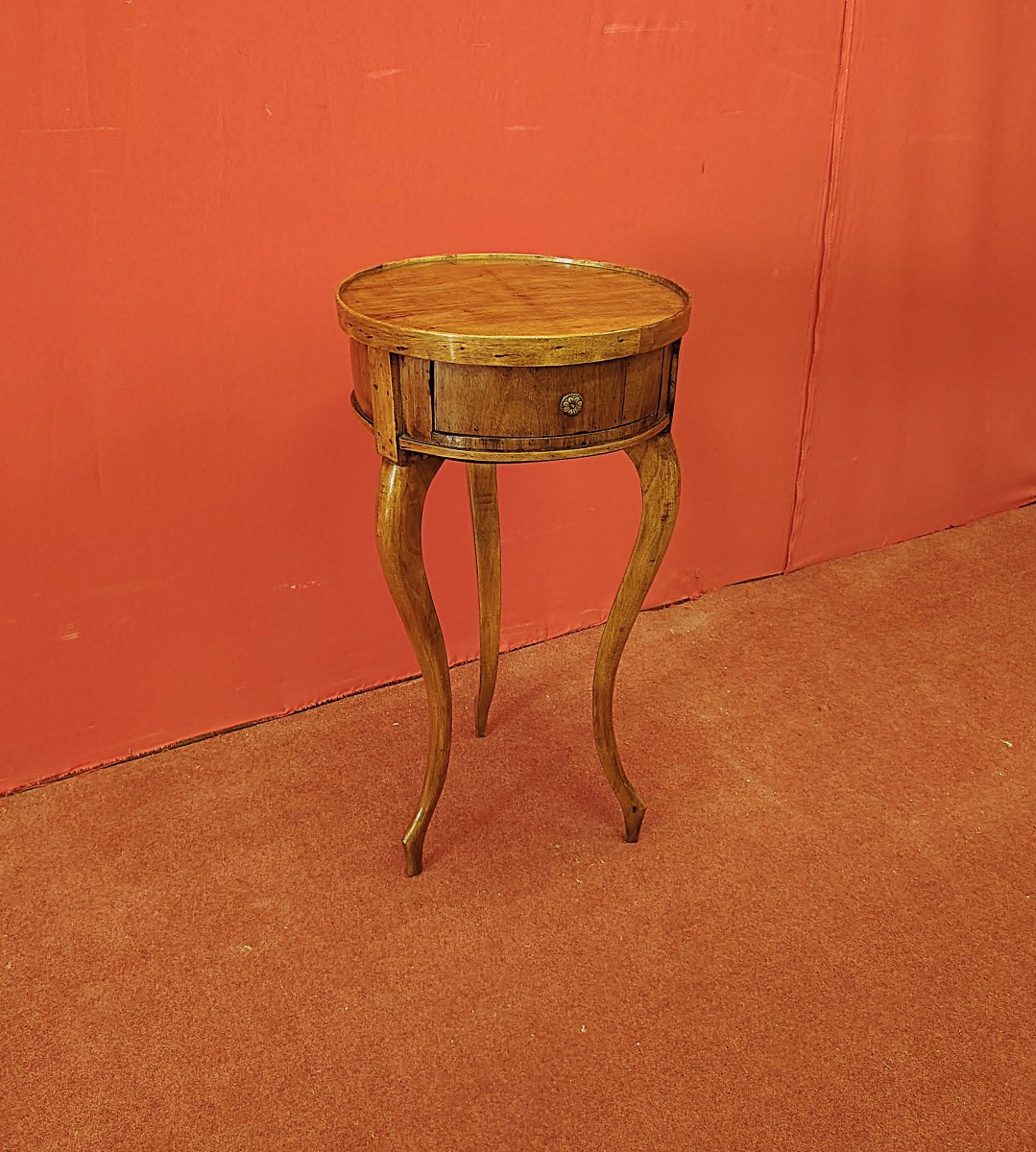 Piccolo tavolino rotondo