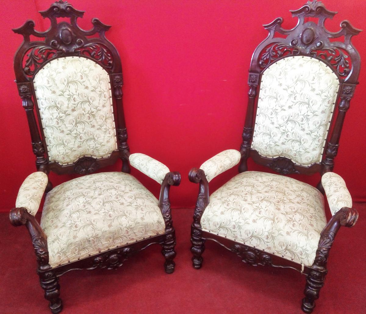Paire De Fauteuils Sculptés