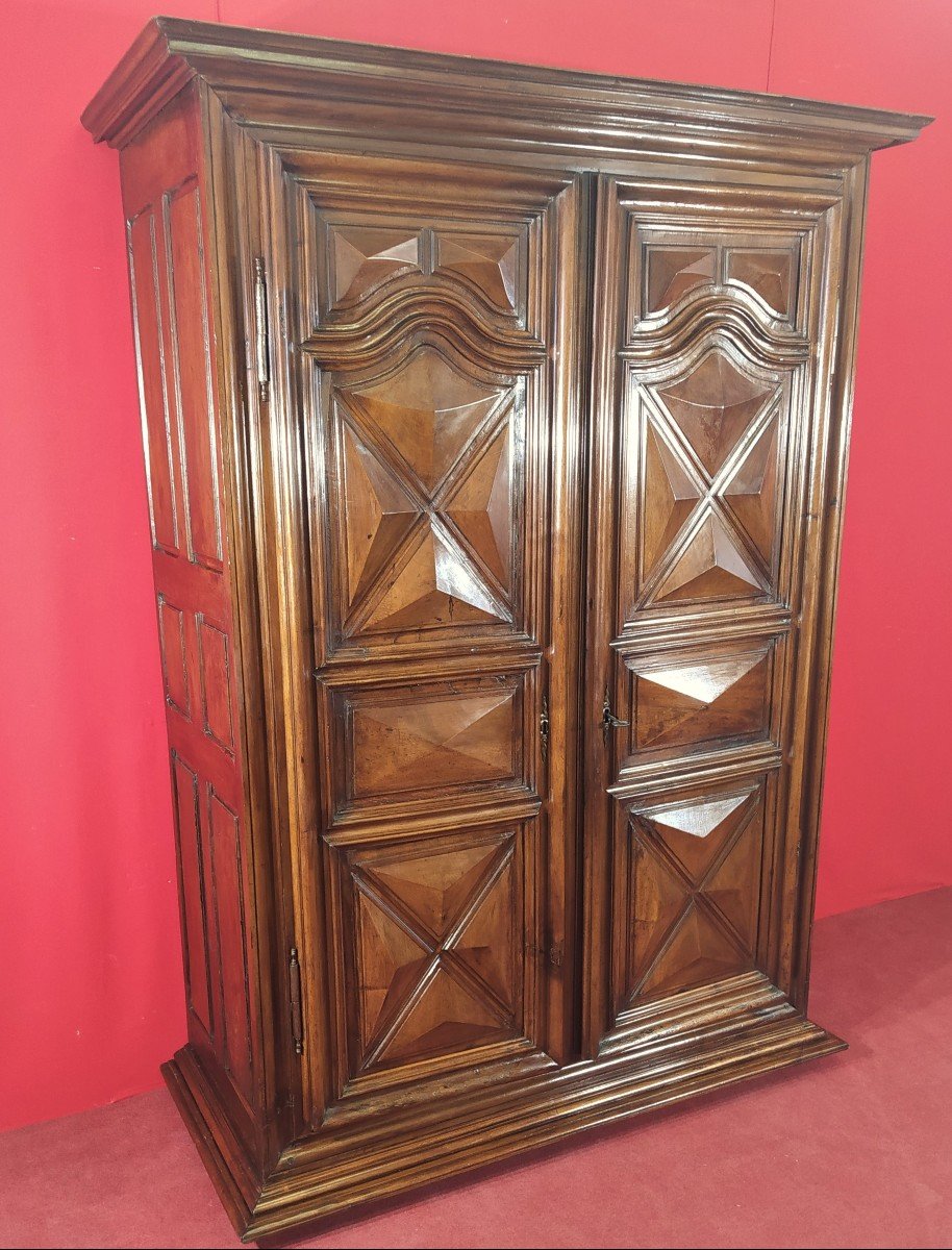 Armoire Louis XIII à Pointe De Diamant