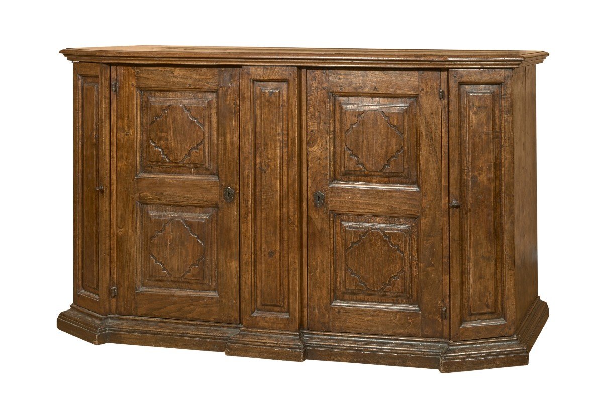 Credenza scantonata in Noce Mantova '600