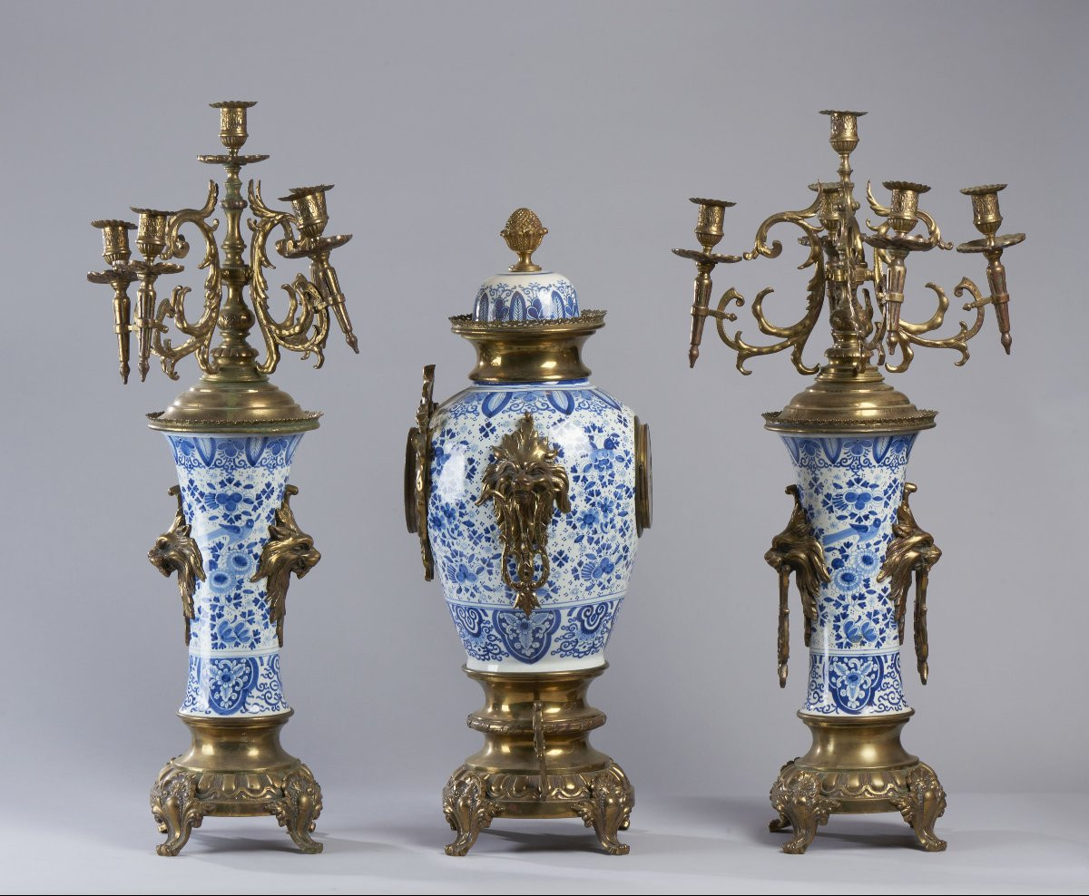 Due Candelabri e Sveglia in Ceramica di Delft XIX secolo -photo-2
