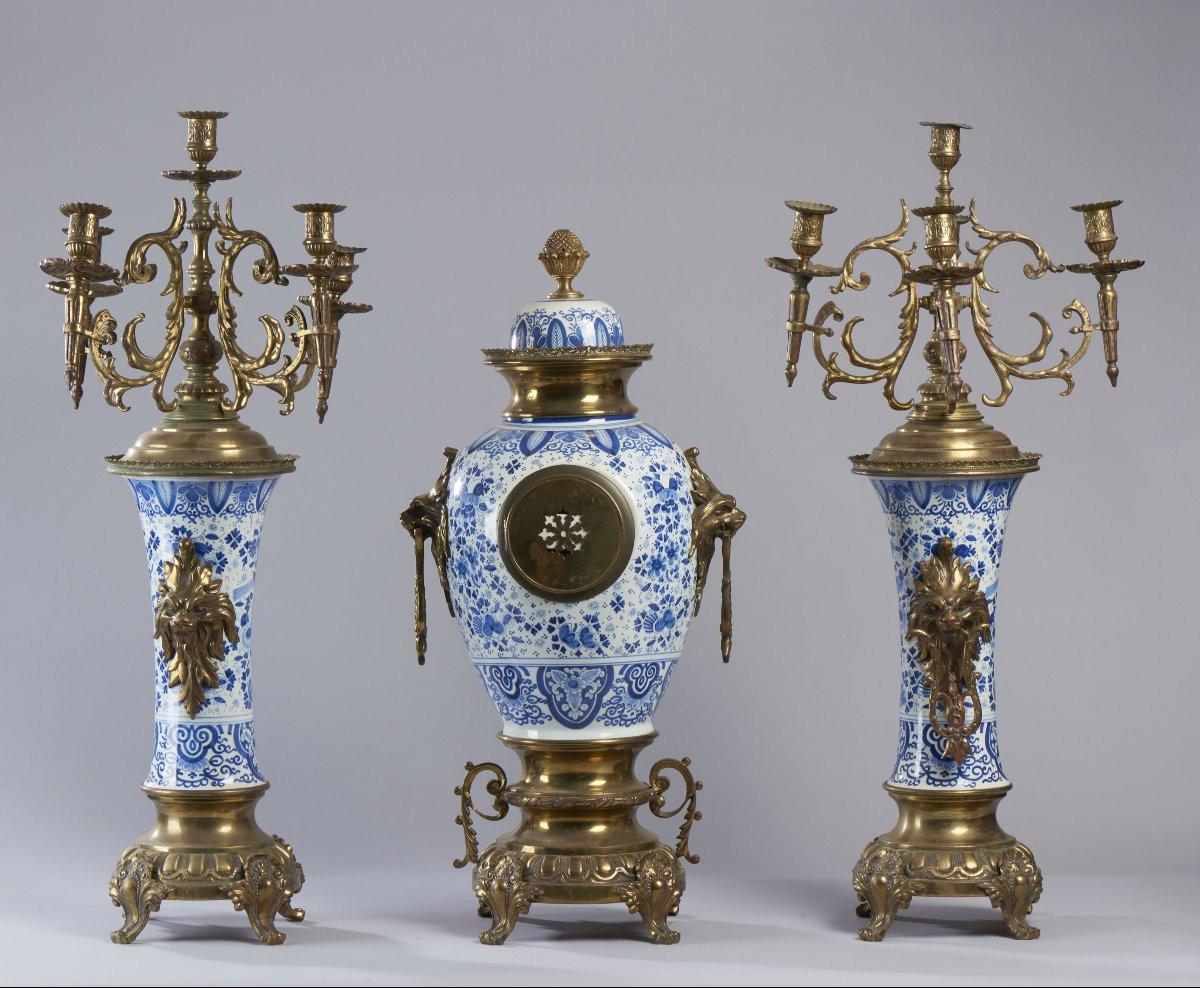 Due Candelabri e Sveglia in Ceramica di Delft XIX secolo -photo-3