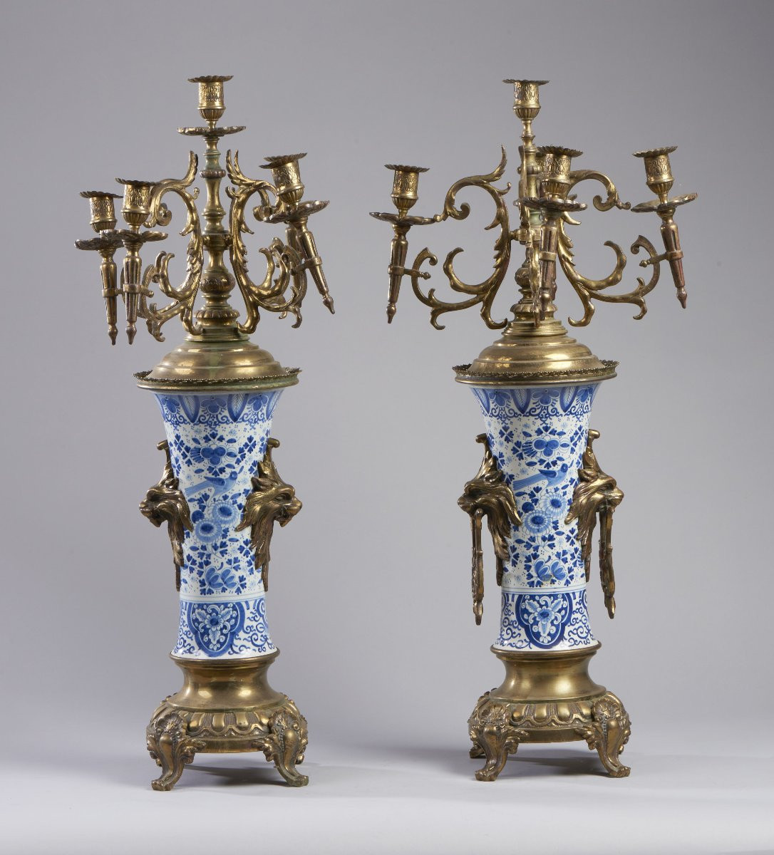 Due Candelabri e Sveglia in Ceramica di Delft XIX secolo -photo-1