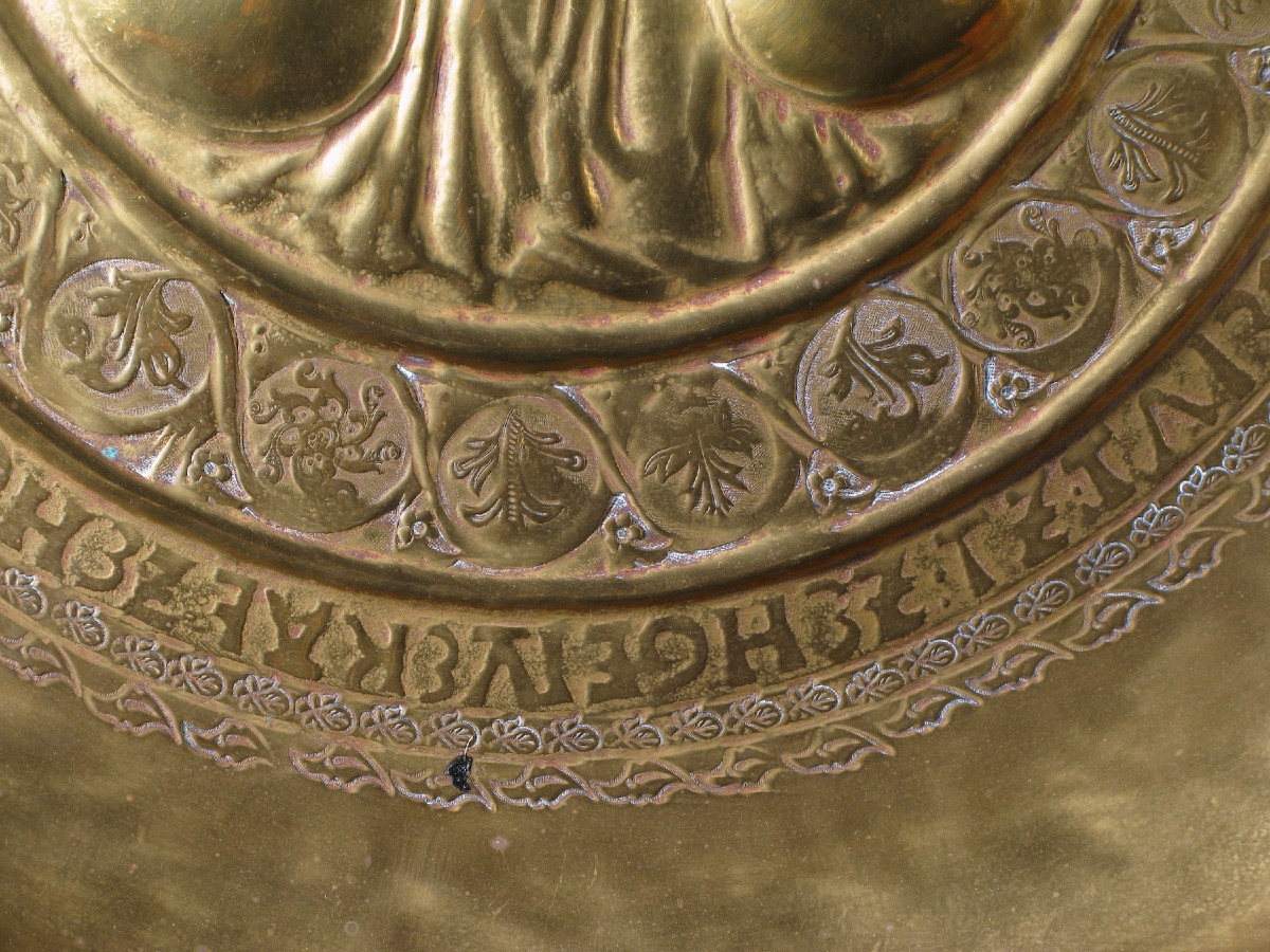Piatto da pompa “Elemosiniere”  Ottone battuto, sbalzato e lavorato a punzone-photo-3
