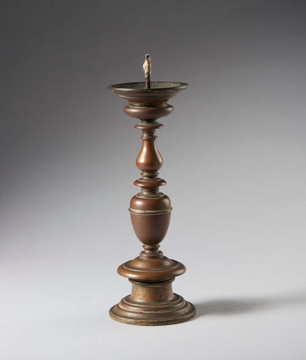 Candeliere    in bronzo fuso a balaustro.-photo-2