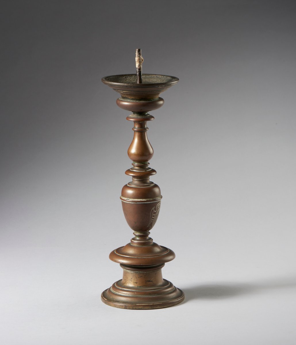 Candeliere    in bronzo fuso a balaustro.-photo-3