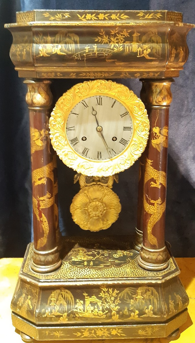 Orologio laccato ,secolo XIX