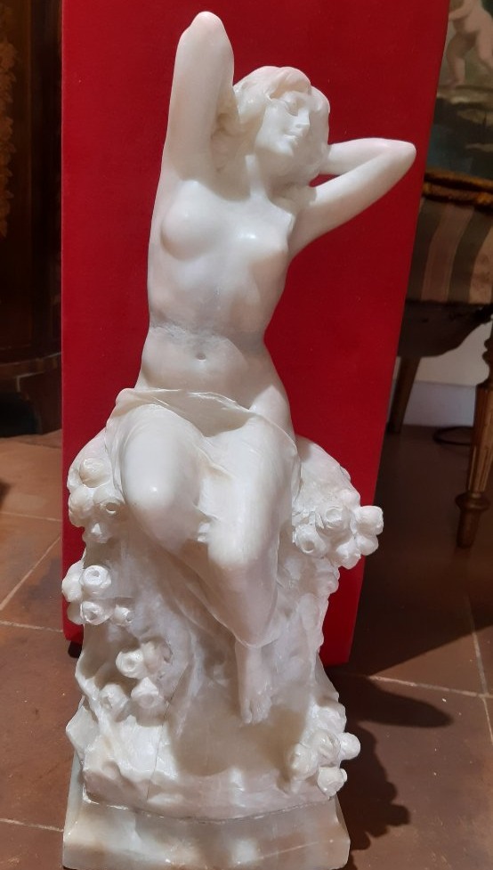 Nudo di donna in alabastro