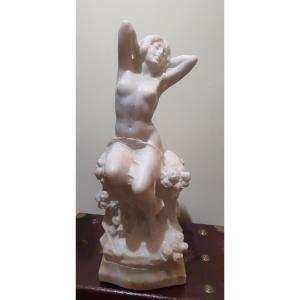 Nudo di donna in alabastro