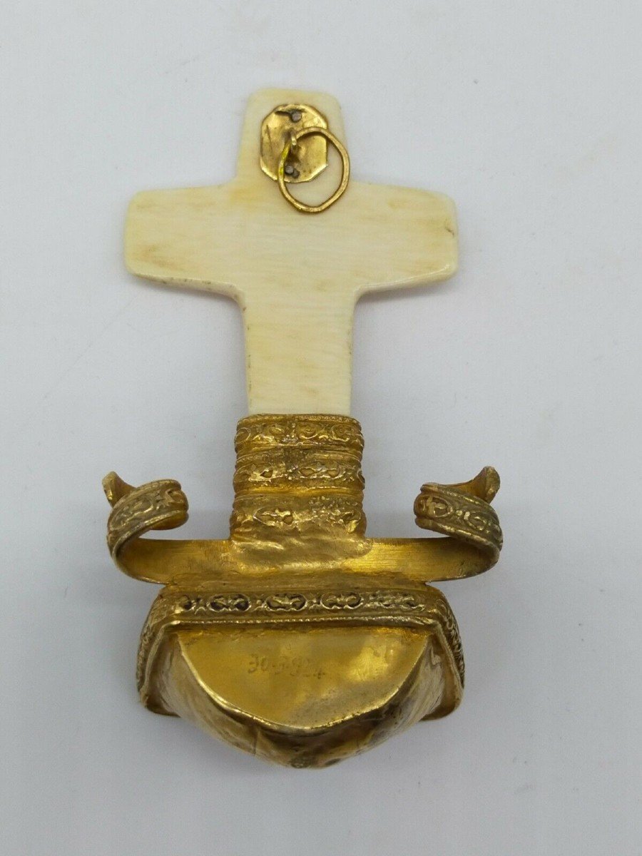 Croce Acquasantiera in avorio e bronzo dorato con smalto crocifissione-photo-6