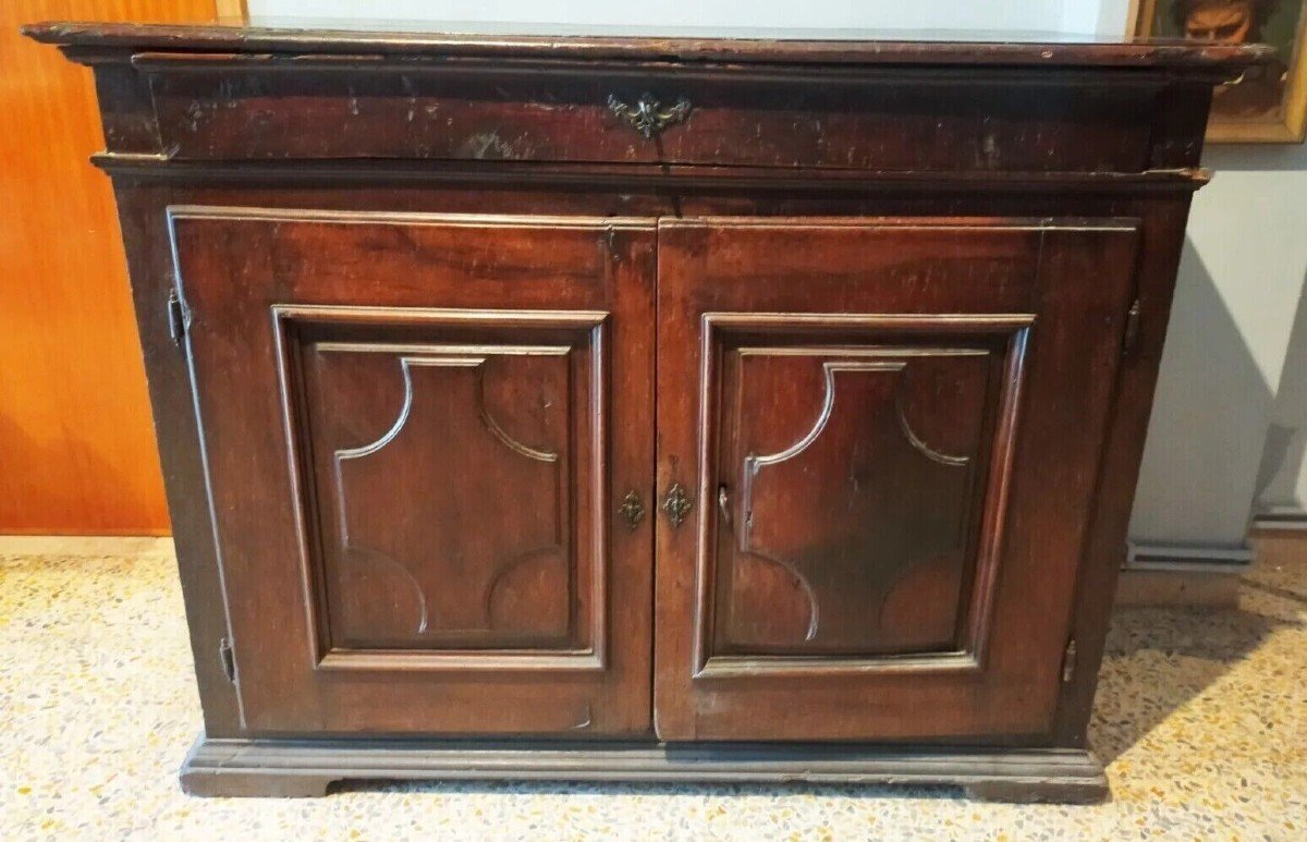 Credenza noce XVII secolo emilia