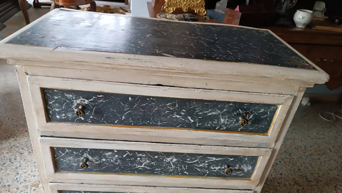 Piccolo cassettone laccato provenienza toscana XVII secolo-photo-1