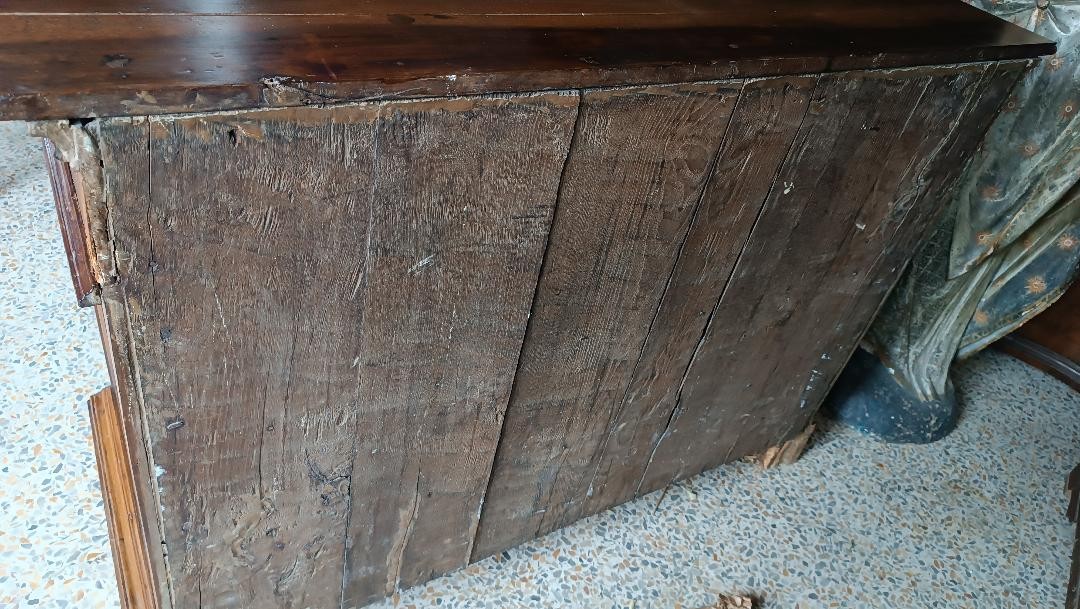 Cassettone intarsiato in noce XVII secolo Italia centro-photo-6