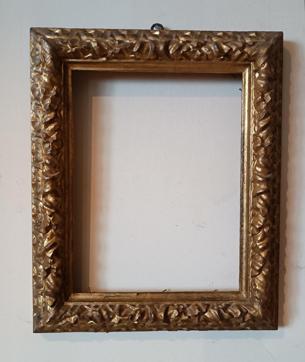 Cornice intagliata in legno dorato -