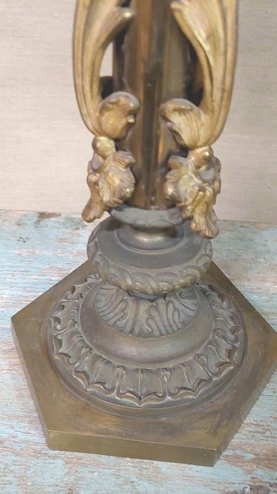 COPPIA IMPORTANTI  GRANDI CANDELIERI A  SEI LUCI IN BRONZO CESELLATO E  DORATO AL MERCURIO h.73-photo-2