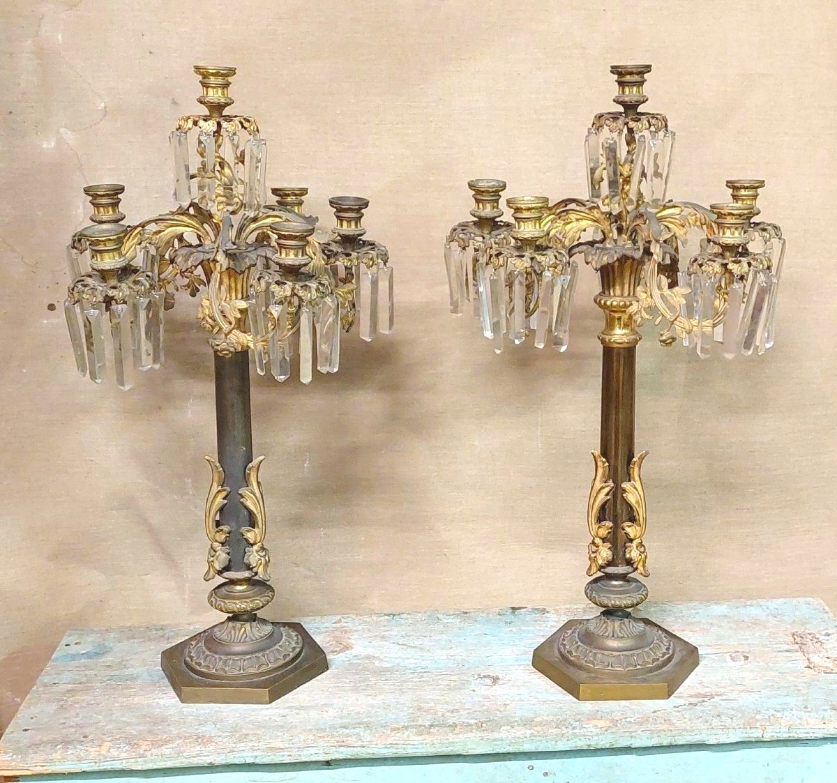 COPPIA IMPORTANTI  GRANDI CANDELIERI A  SEI LUCI IN BRONZO CESELLATO E  DORATO AL MERCURIO h.73-photo-6