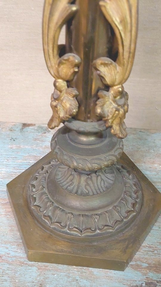 COPPIA IMPORTANTI  GRANDI CANDELIERI A  SEI LUCI IN BRONZO CESELLATO E  DORATO -photo-2