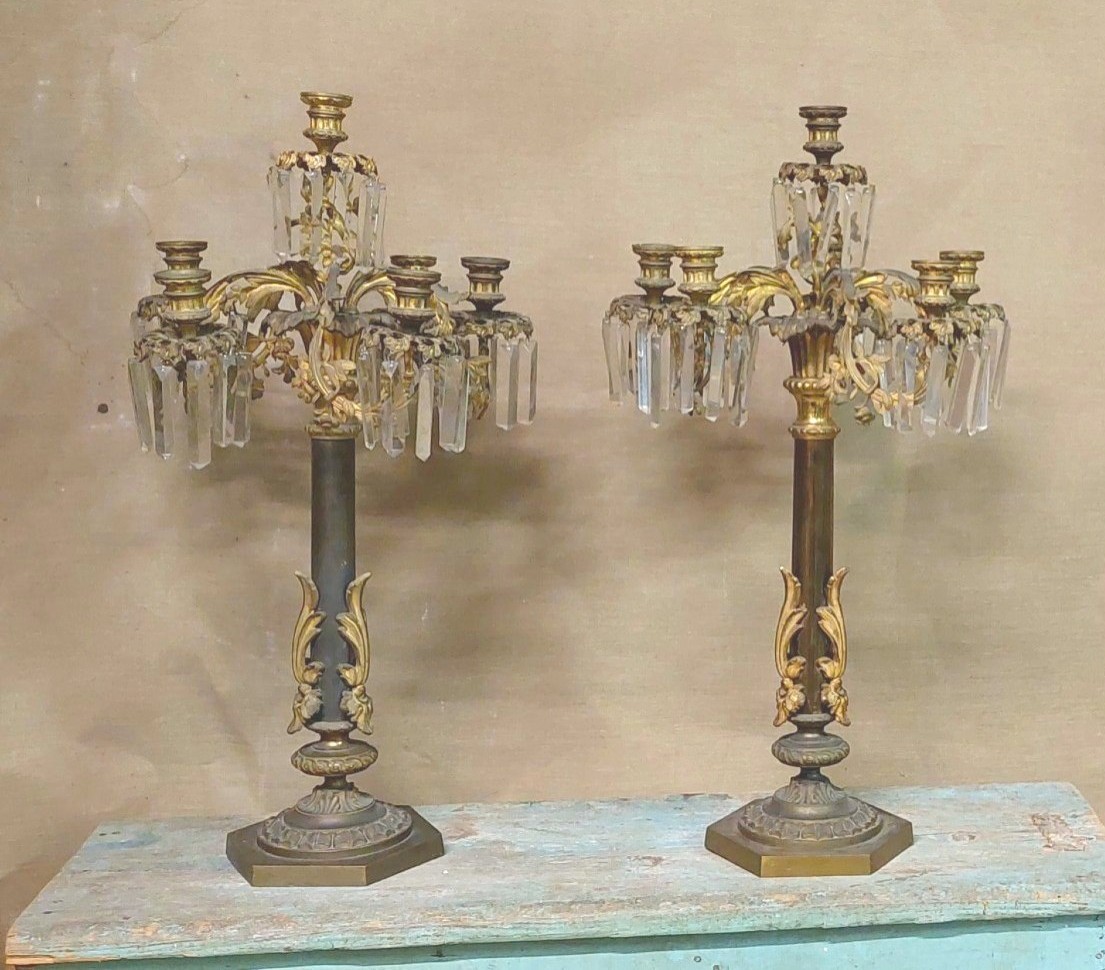 COPPIA IMPORTANTI  GRANDI CANDELIERI A  SEI LUCI IN BRONZO CESELLATO E  DORATO 