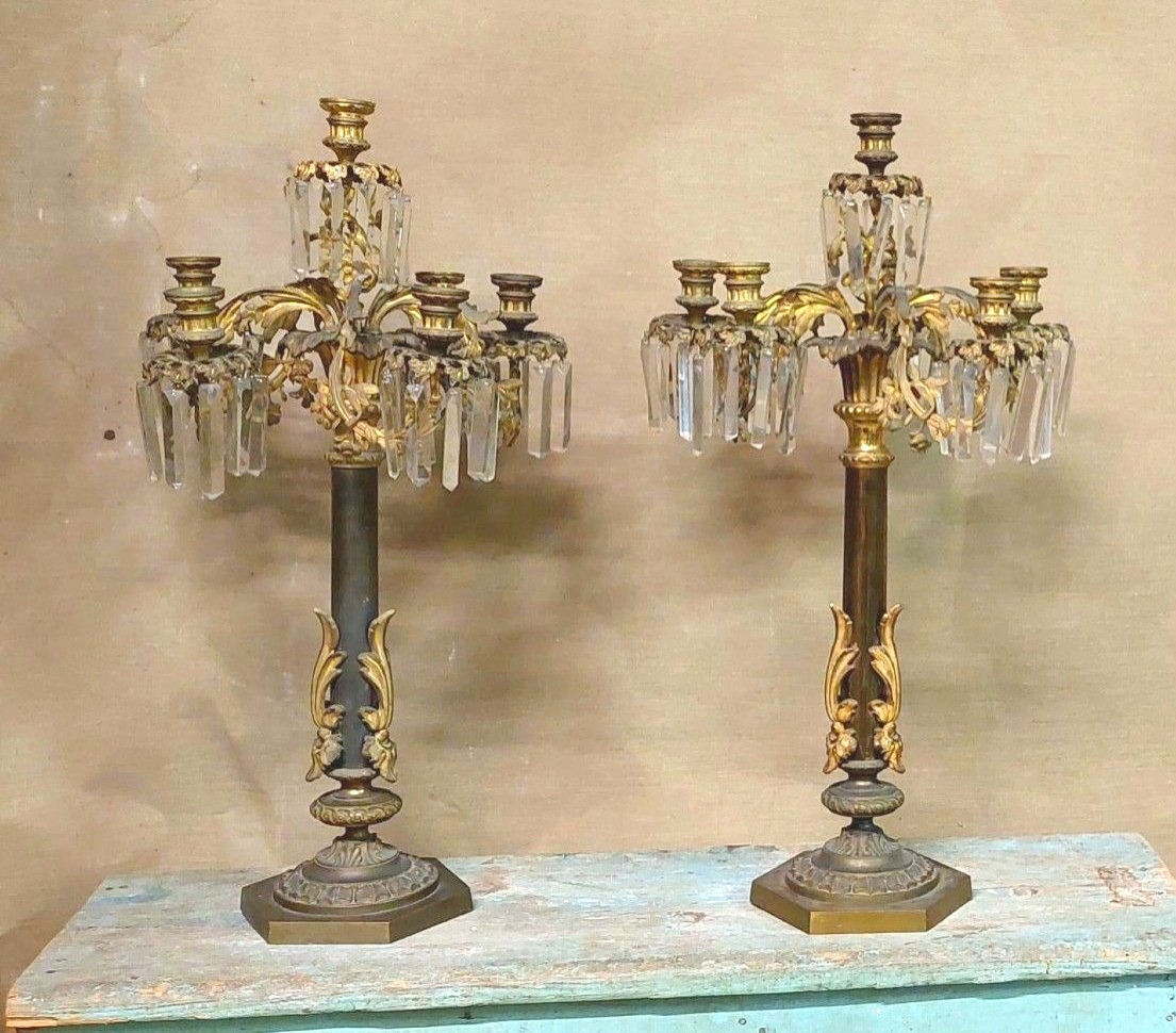COPPIA IMPORTANTI  GRANDI CANDELIERI A  SEI LUCI IN BRONZO CESELLATO E  DORATO 