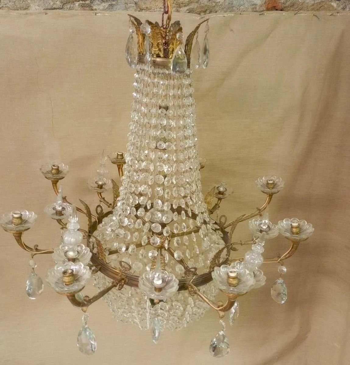Grande lampadario a Paniera in bronzo con fregi , pendenti in cristallo, 16 bracci 8 luci, -photo-5