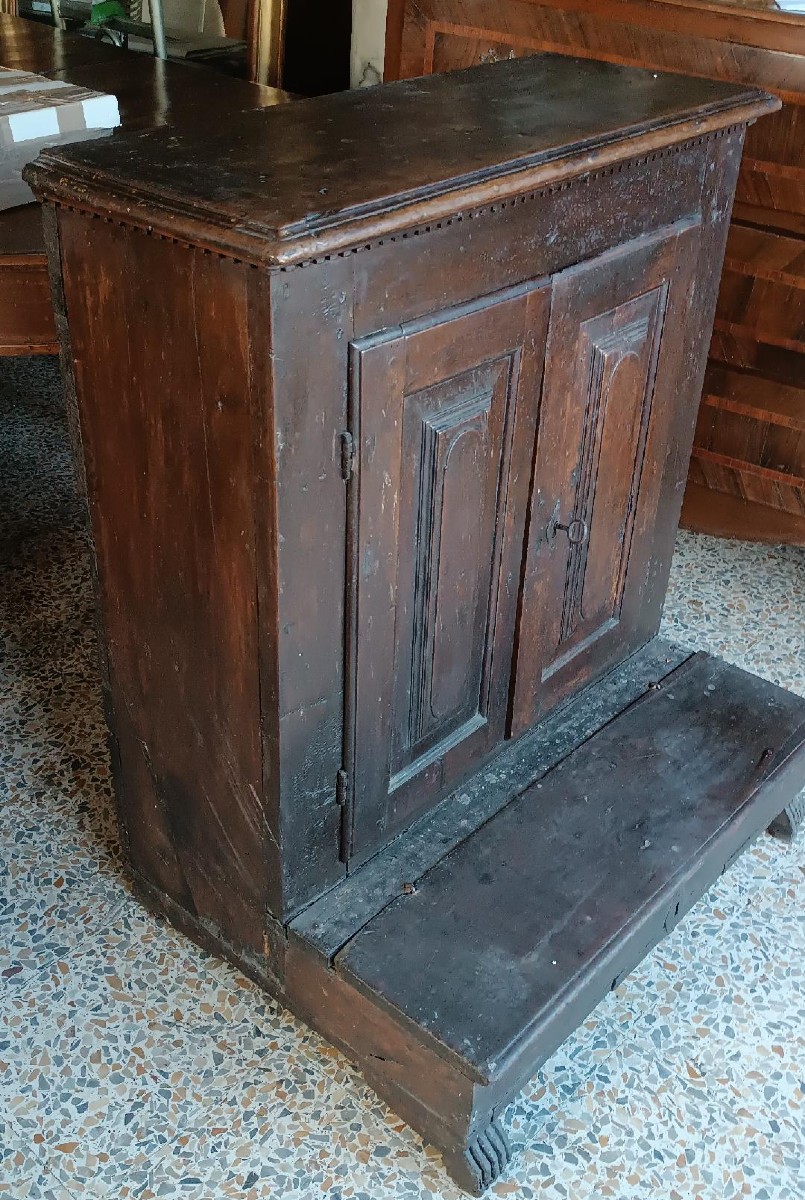 Grande inginocchiatoio IN NOCE o credenza inizi XVII SECOLO-ITALIA