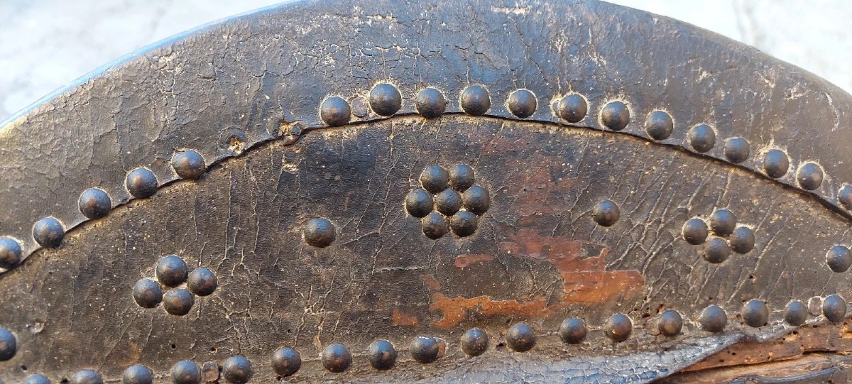 ANTICO PICCOLO BAULE CUOIO BORCHIATO XVIII SECOLO ITALIA-photo-3