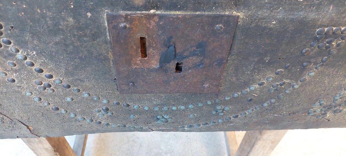ANTICO PICCOLO BAULE CUOIO BORCHIATO XVIII SECOLO ITALIA-photo-4