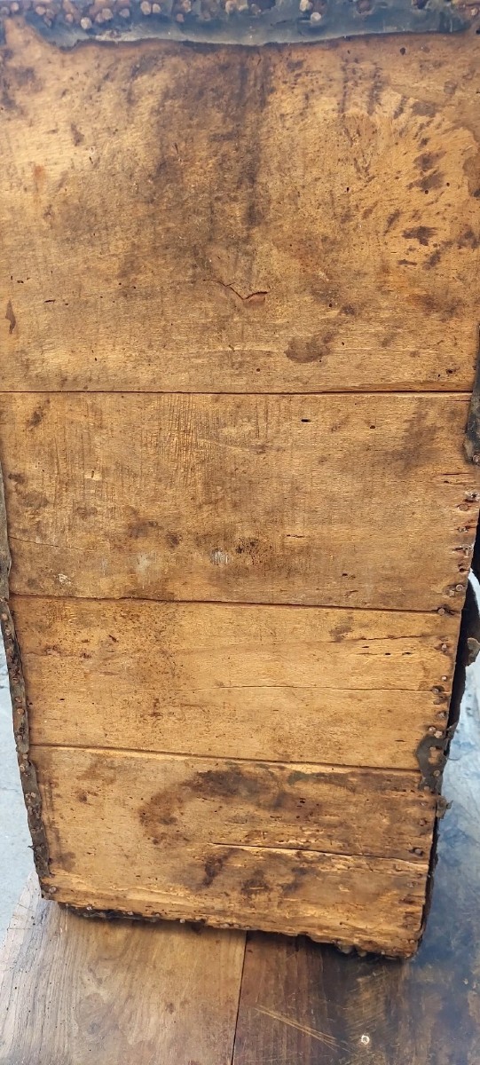 ANTICO PICCOLO BAULE CUOIO BORCHIATO XVIII SECOLO ITALIA-photo-7