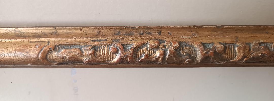 Cornice antica in legno dorato con intagli floreali-photo-4