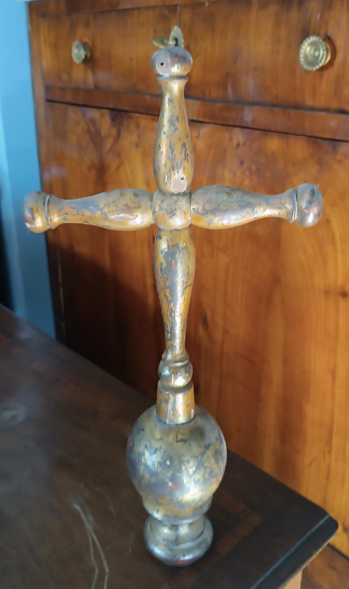 Antica croce processionale in legno dorato  