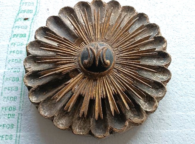 Fregio barocco antico, rosone in legno, Italia-photo-2